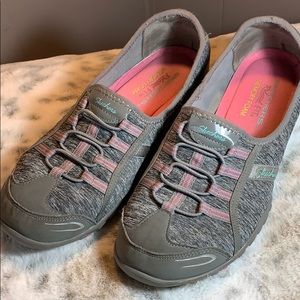 Sketchers slip ons - Size 8